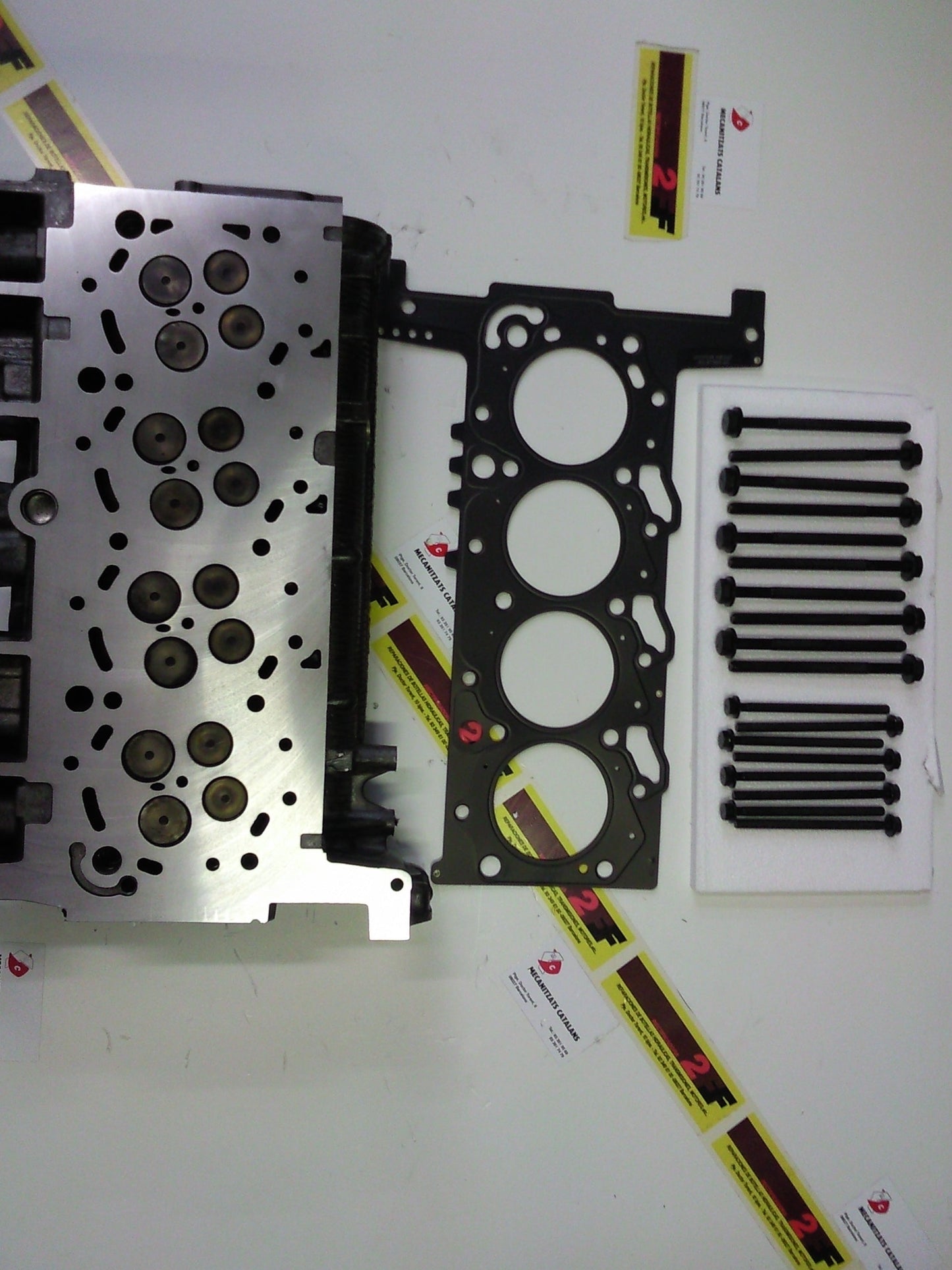 CULATA FORD 2.4 cc - LAND ROVER ( valvulas y muelles )