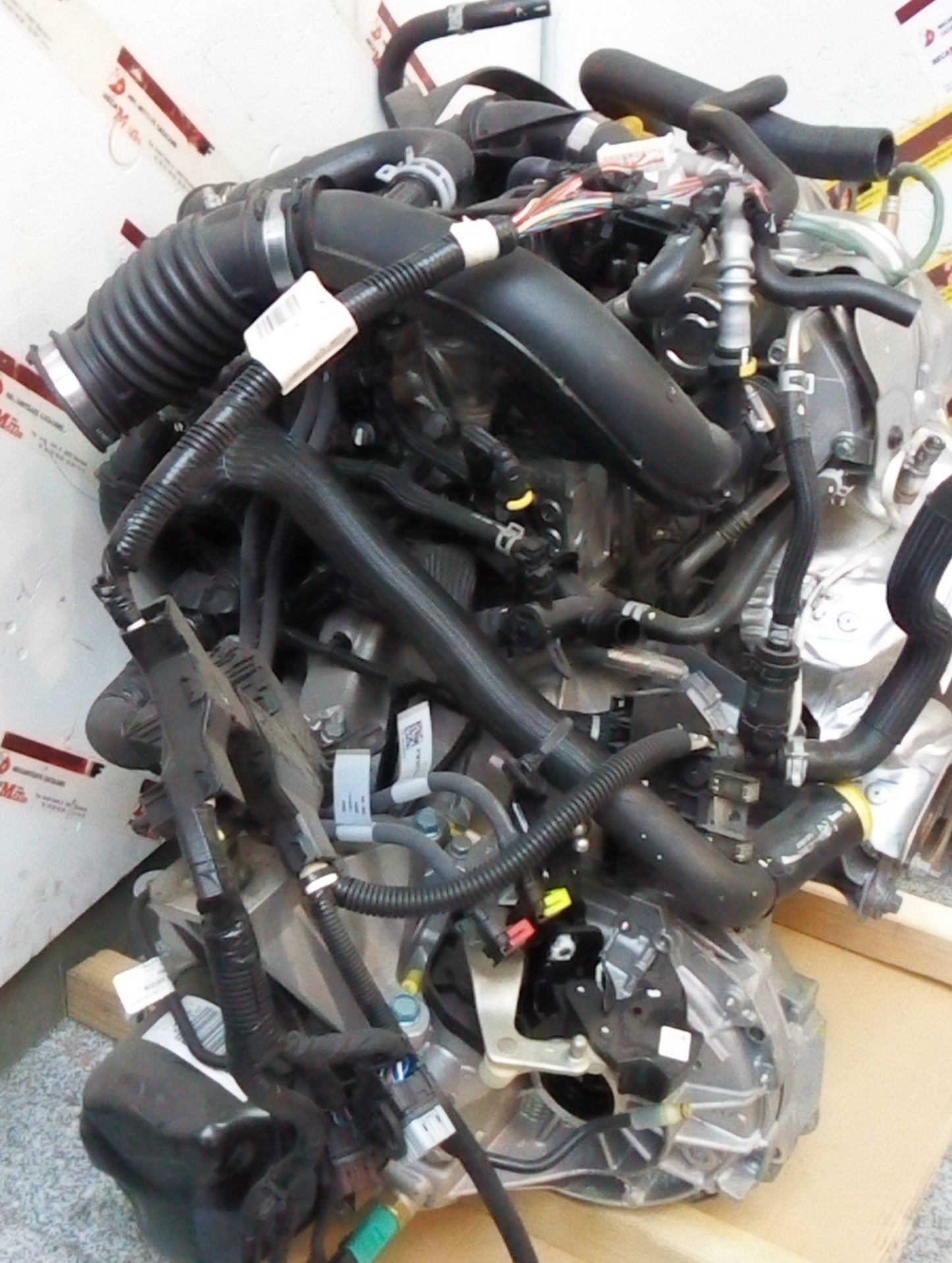 Motor nuevo Nissan Renault H4B ( 3 CILINDROS 900 cc )
