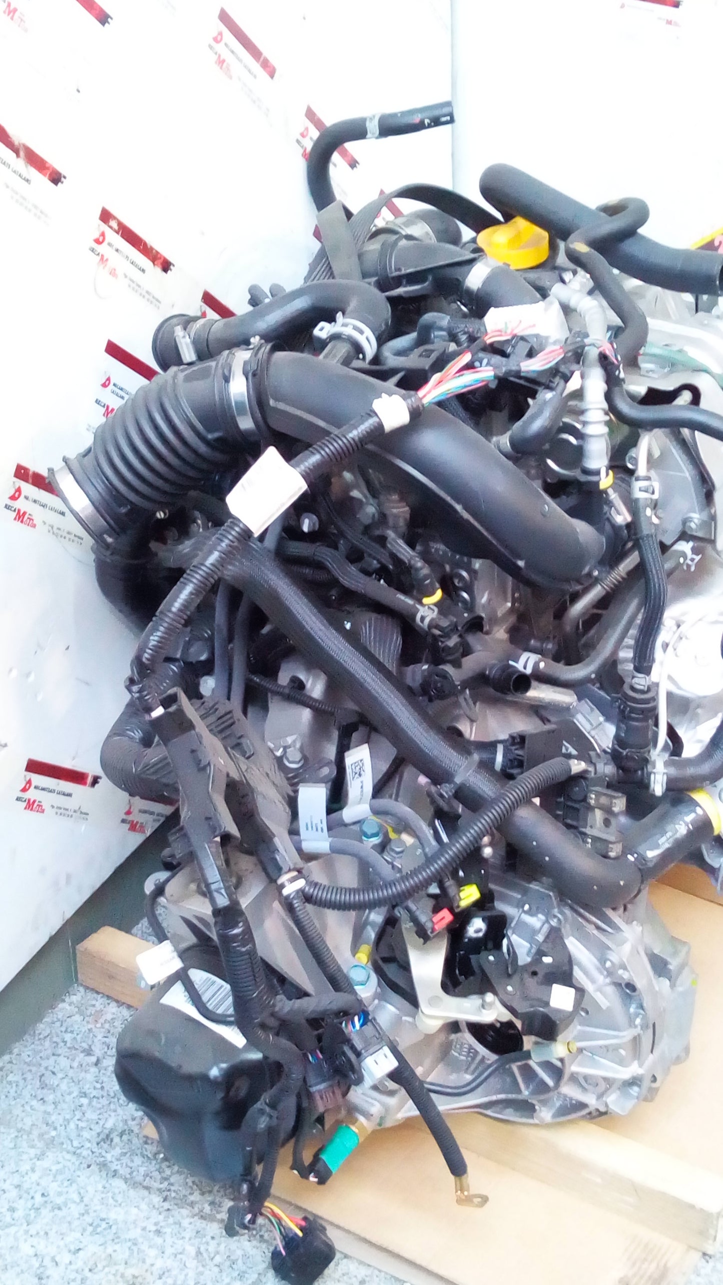 Motor nuevo Nissan Renault H4B ( 3 CILINDROS 900 cc )